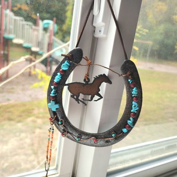 Handmade horseshoe turquoise hanging horse - Picture 3 of 8